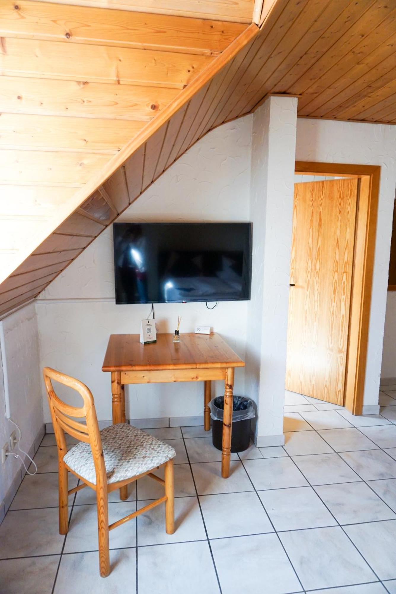 Hotel Zur Schlemmerscheune Weilerbach Buitenkant foto