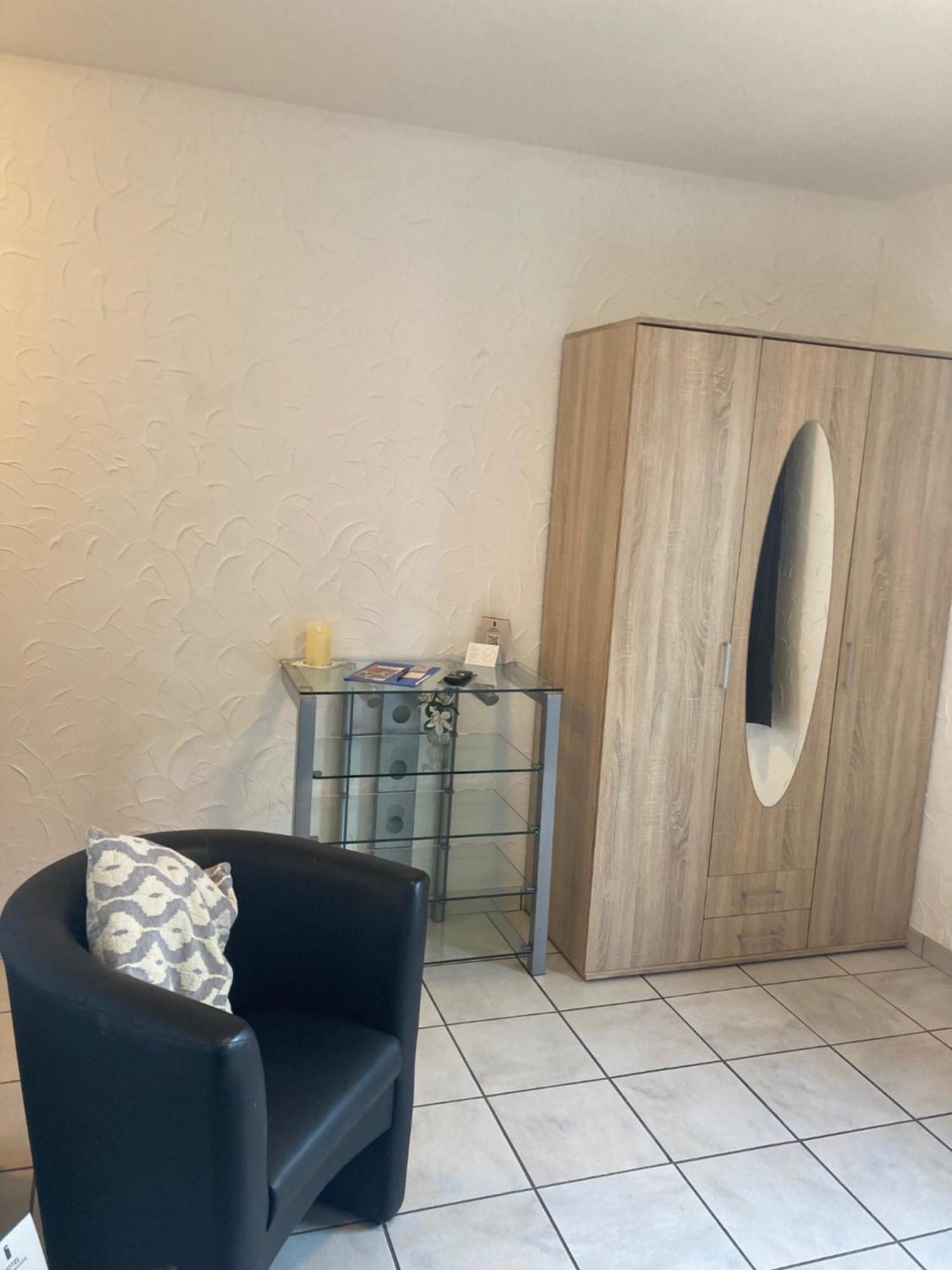 Hotel Zur Schlemmerscheune Weilerbach Buitenkant foto