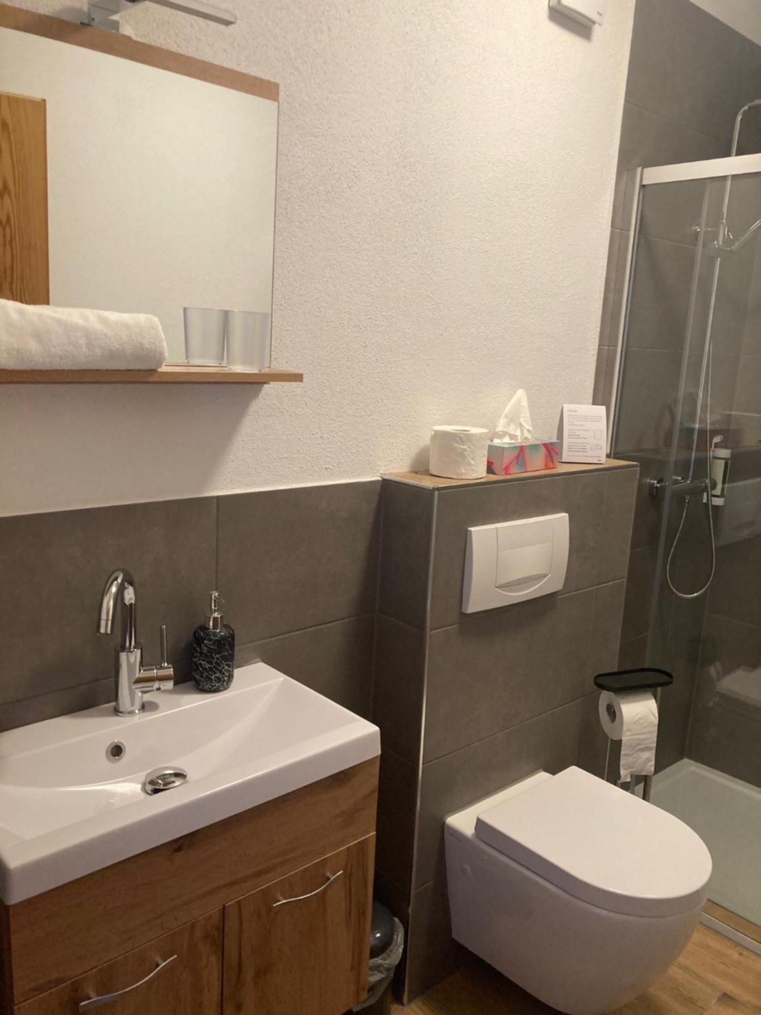 Hotel Zur Schlemmerscheune Weilerbach Buitenkant foto
